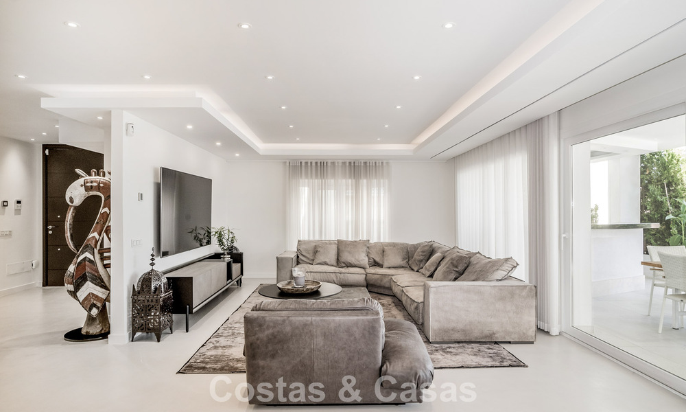 Hedendaags gerenoveerde luxevilla te koop met zeezicht in Sierra Blanca op de Golden Mile van Marbella 63541