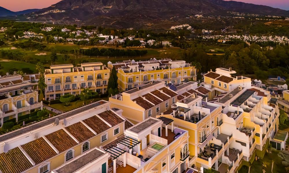 Luxueus penthouse met zeezicht te koop in het hartje van Nueva Andalucia’s golfvallei, Marbella 63472