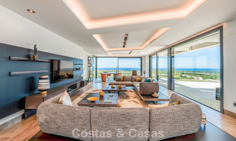Stijlvolle, moderne luxevilla te koop met zeezicht in een geprefereerde, omsloten community van Sotogrande, Costa del Sol 63492