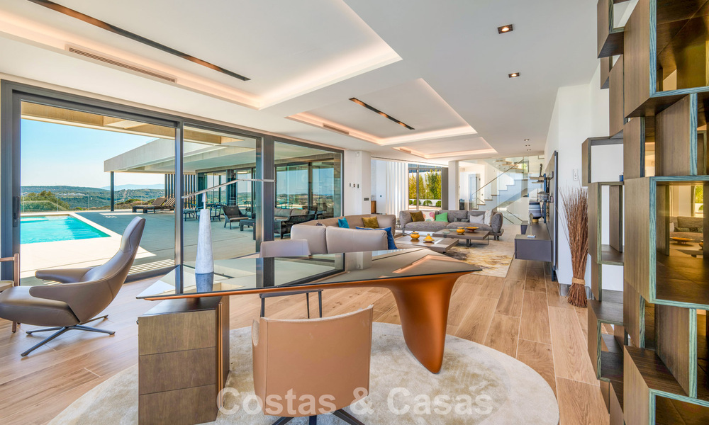 Stijlvolle, moderne luxevilla te koop met zeezicht in een geprefereerde, omsloten community van Sotogrande, Costa del Sol 63494