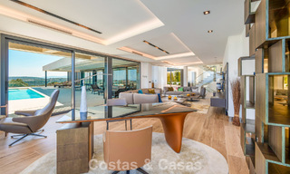 Stijlvolle, moderne luxevilla te koop met zeezicht in een geprefereerde, omsloten community van Sotogrande, Costa del Sol 63494 