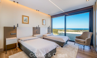 Stijlvolle, moderne luxevilla te koop met zeezicht in een geprefereerde, omsloten community van Sotogrande, Costa del Sol 63497 
