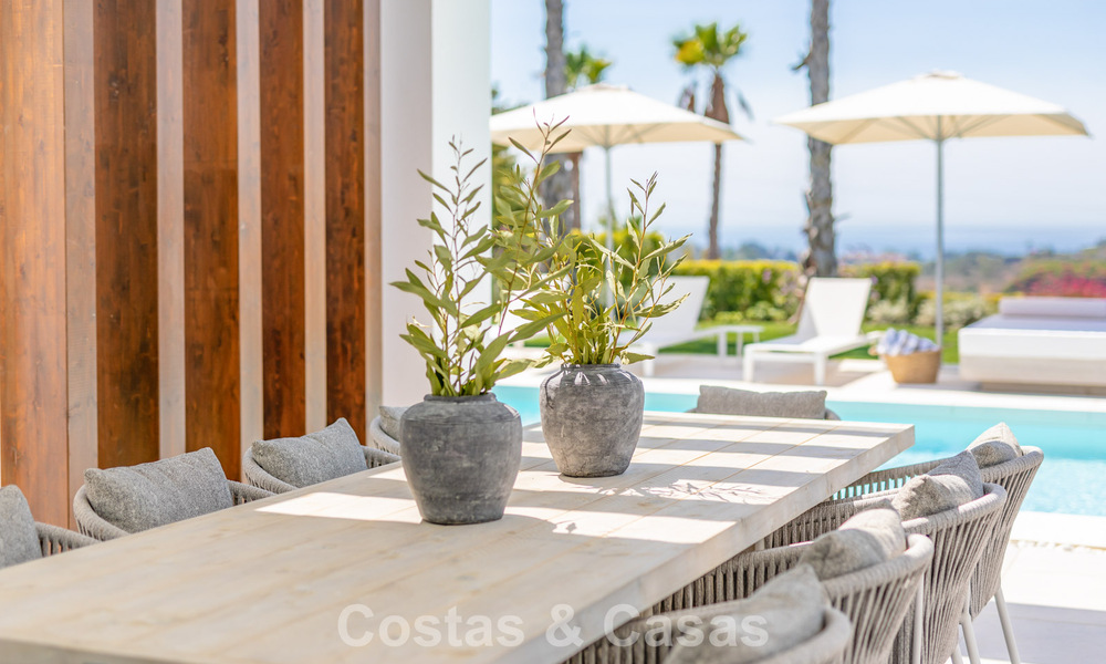 Modernistische villa met strak design en schitterend zeezicht te koop in een gated golf community in Oost Marbella 63576