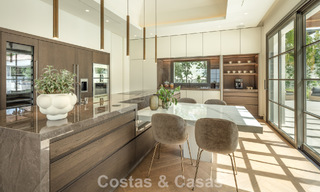 Royale luxe villa te koop met zeezicht en 5-sterrenvoorzieningen op de Golden Mile van Marbella 63645 