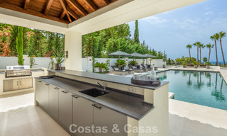 Royale luxe villa te koop met zeezicht en 5-sterrenvoorzieningen op de Golden Mile van Marbella 63650 