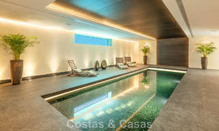 Royale luxe villa te koop met zeezicht en 5-sterrenvoorzieningen op de Golden Mile van Marbella 63677 
