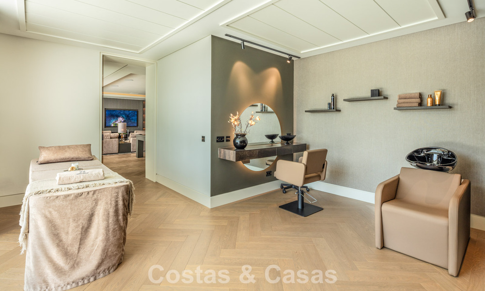 Royale luxe villa te koop met zeezicht en 5-sterrenvoorzieningen op de Golden Mile van Marbella 63679