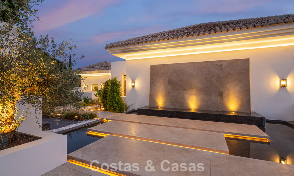 Royale luxe villa te koop met zeezicht en 5-sterrenvoorzieningen op de Golden Mile van Marbella 63708