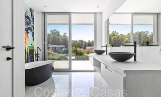 Instapklare, nieuwe, moderne villa te koop op een steenworp van het strand en alle voorzieningen in San Pedro, Marbella 67015 