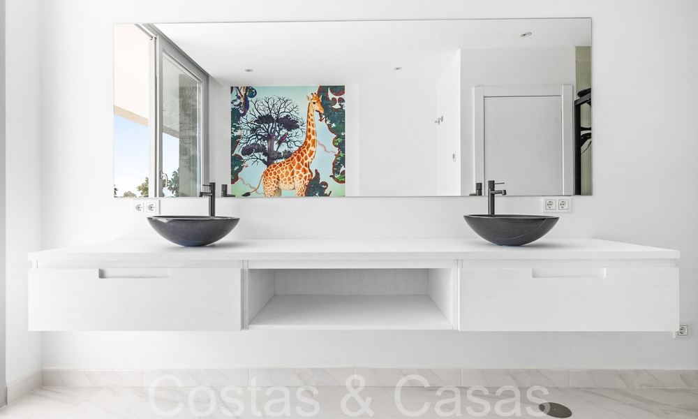 Instapklare, nieuwe, moderne villa te koop op een steenworp van het strand en alle voorzieningen in San Pedro, Marbella 67018