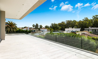Instapklare, nieuwe, moderne villa te koop op een steenworp van het strand en alle voorzieningen in San Pedro, Marbella 67019 
