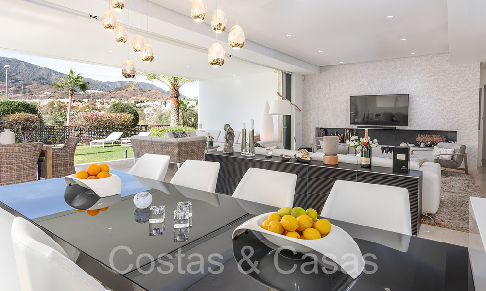 Modernistische luxevilla te koop in een natuurlijke, zeer begeerde omgeving ten oosten van Marbella centrum 63810