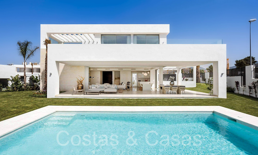 Instapklare, moderne luxevilla te koop in een bevoorrechte, beveiligde urbanisatie in Oost Marbella 63827