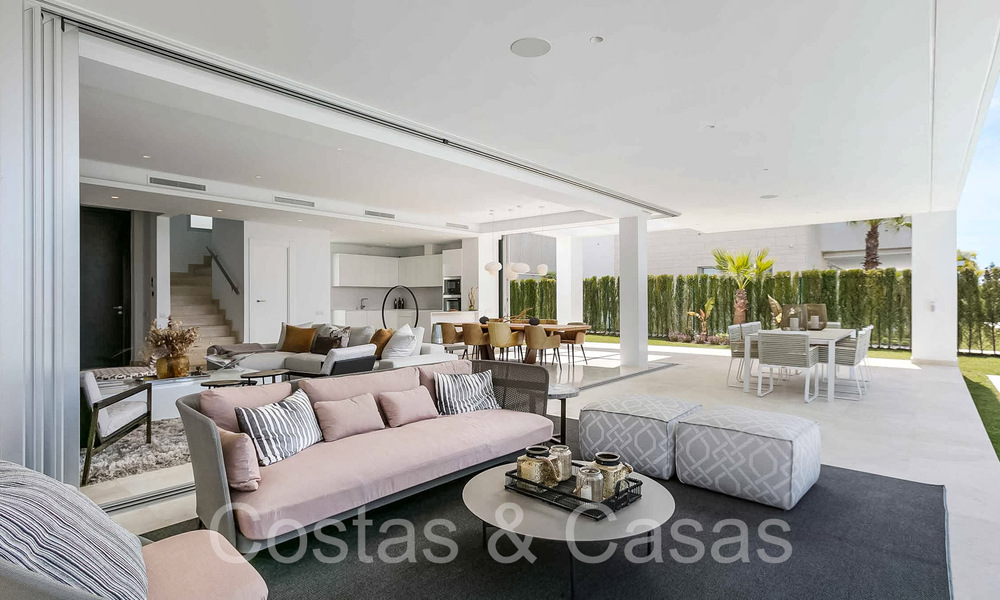 Instapklare, moderne luxevilla te koop in een bevoorrechte, beveiligde urbanisatie in Oost Marbella 63832