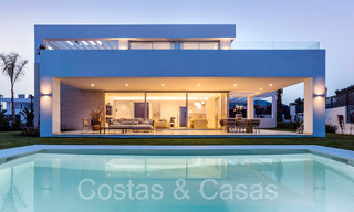 Instapklare, moderne luxevilla te koop in een bevoorrechte, beveiligde urbanisatie in Oost Marbella 63833 