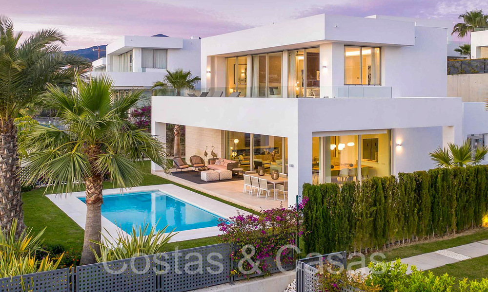 Instapklare, moderne luxevilla te koop in een bevoorrechte, beveiligde urbanisatie in Oost Marbella 63834