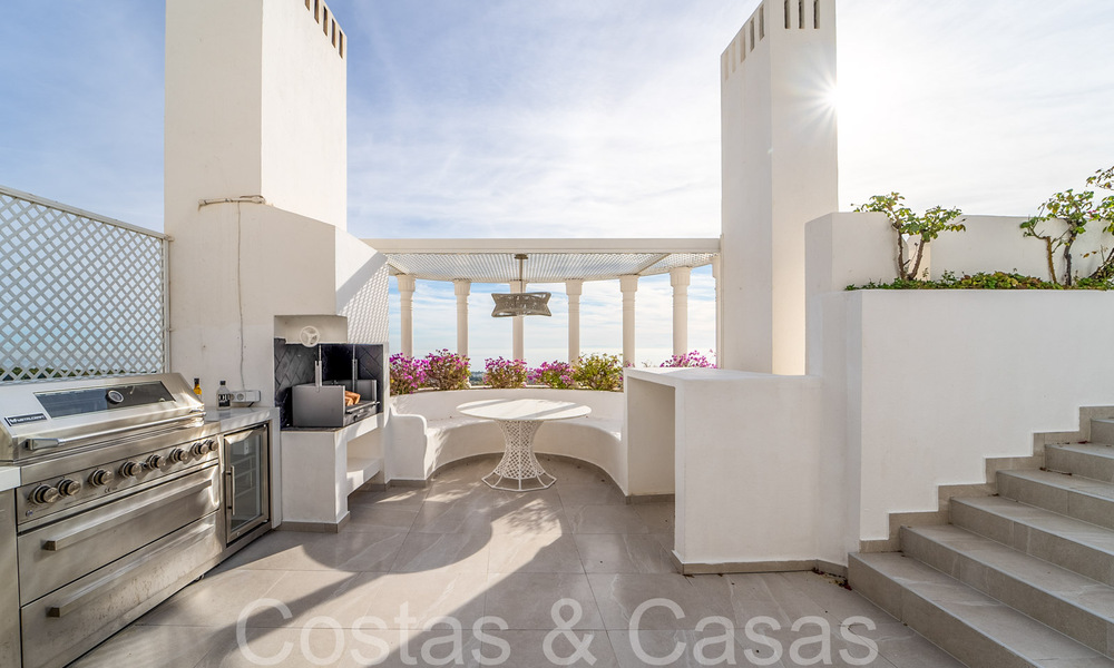 Exclusief penthouse met privézwembad en panoramisch zeezicht te koop in een Mediterraan complex op Marbella’s Golden Mile 63924