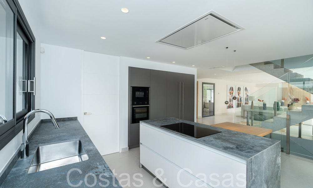 Instapklare, moderne luxevilla te koop met infinity zwembad in een exclusieve gated community in Benalmadena, Costa del Sol 64077