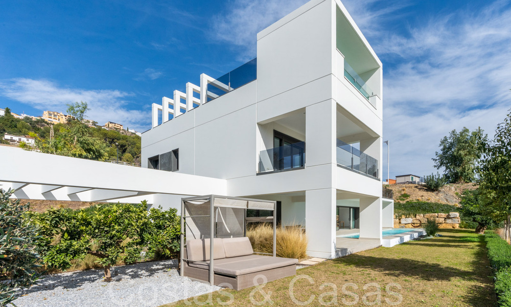 Instapklare, moderne luxevilla te koop met infinity zwembad in een exclusieve gated community in Benalmadena, Costa del Sol 64101