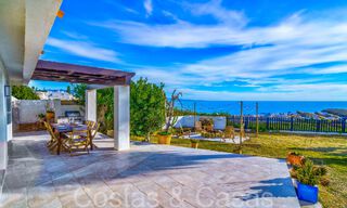 Mediterrane strandvilla te koop op eerstelijnsstrand nabij het centrum van Estepona 64019 
