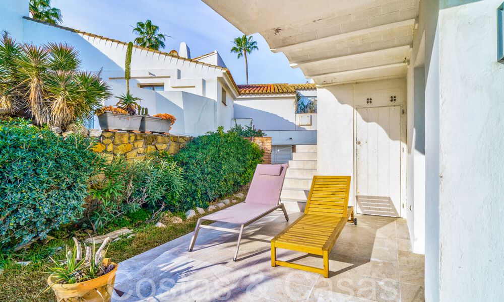 Mediterrane strandvilla te koop op eerstelijnsstrand nabij het centrum van Estepona 64023