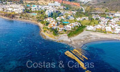 Mediterrane strandvilla te koop op eerstelijnsstrand nabij het centrum van Estepona 64059