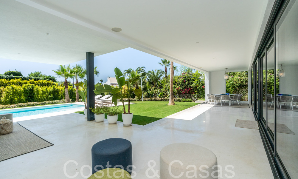 Superieure luxevilla met moderne bouwstijl te koop op een steenworp van de golfbanen van Nueva Andalucia’s golfvallei, Marbella 64186