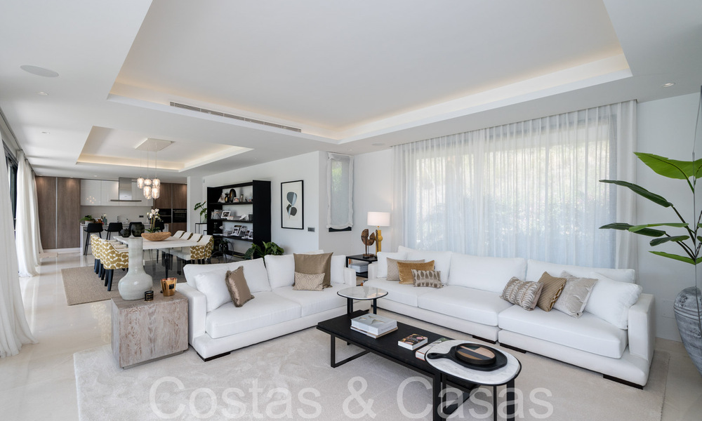 Superieure luxevilla met moderne bouwstijl te koop op een steenworp van de golfbanen van Nueva Andalucia’s golfvallei, Marbella 64197