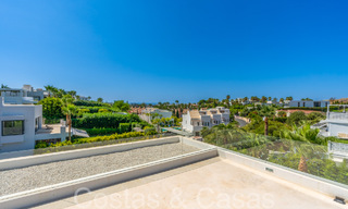 Superieure luxevilla met moderne bouwstijl te koop op een steenworp van de golfbanen van Nueva Andalucia’s golfvallei, Marbella 64208 