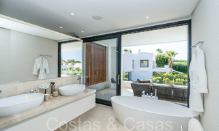 Superieure luxevilla met moderne bouwstijl te koop op een steenworp van de golfbanen van Nueva Andalucia’s golfvallei, Marbella 64222 