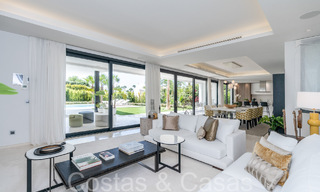 Superieure luxevilla met moderne bouwstijl te koop op een steenworp van de golfbanen van Nueva Andalucia’s golfvallei, Marbella 64224 