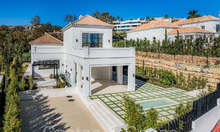 Instapklare, luxevilla met modern-Mediterraan design te koop in een populaire golfomgeving in Nueva Andalucia, Marbella 64256 