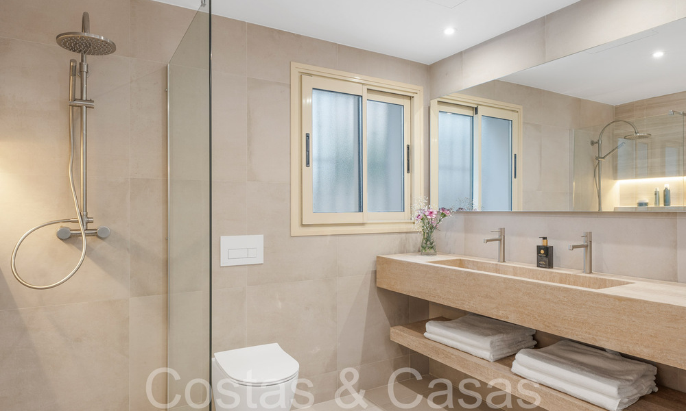 Verfijnd luxe appartement met meer-, berg- en zeezicht te koop in Nueva Andalucia, Marbella 64471