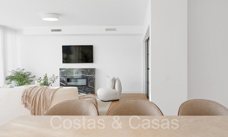 Verfijnd luxe appartement met meer-, berg- en zeezicht te koop in Nueva Andalucia, Marbella 64476 