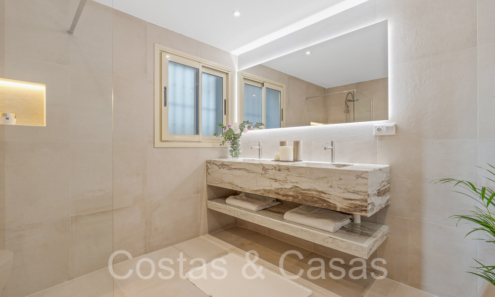 Verfijnd luxe appartement met meer-, berg- en zeezicht te koop in Nueva Andalucia, Marbella 64488