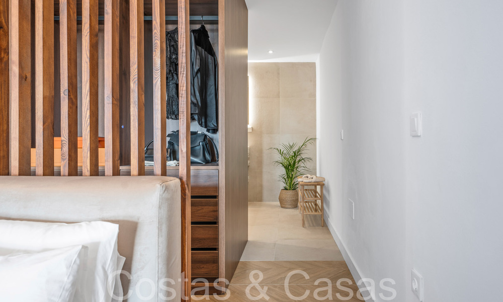 Verfijnd luxe appartement met meer-, berg- en zeezicht te koop in Nueva Andalucia, Marbella 64490