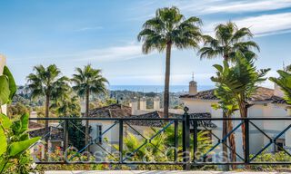 Verfijnd luxe appartement met meer-, berg- en zeezicht te koop in Nueva Andalucia, Marbella 64492 