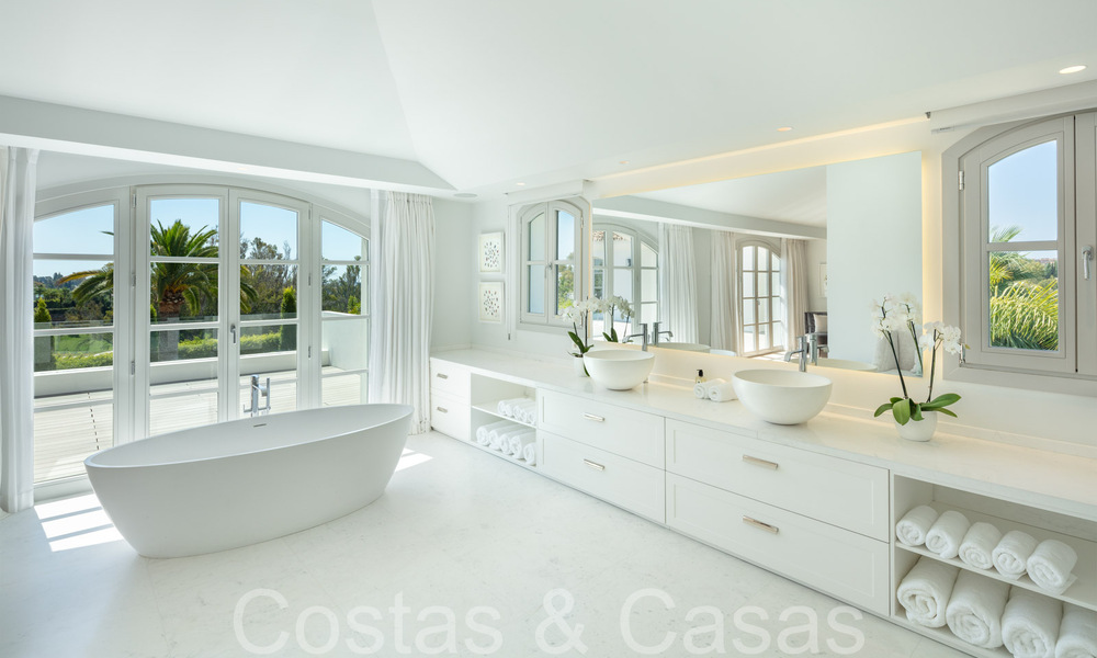 Oogstrelende luxevilla met modern- Mediterrane bouwstijl te koop, eerstelijnsgolf in Nueva Andalucia, Marbella 64503