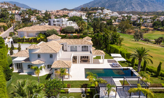 Oogstrelende luxevilla met modern- Mediterrane bouwstijl te koop, eerstelijnsgolf in Nueva Andalucia, Marbella 64505 