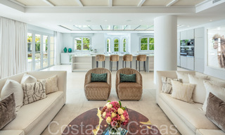 Oogstrelende luxevilla met modern- Mediterrane bouwstijl te koop, eerstelijnsgolf in Nueva Andalucia, Marbella 64515 