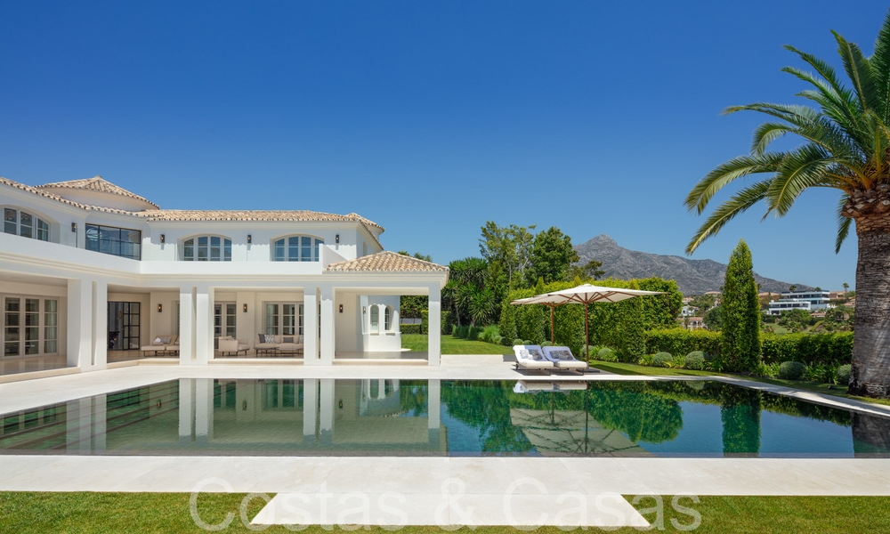Oogstrelende luxevilla met modern- Mediterrane bouwstijl te koop, eerstelijnsgolf in Nueva Andalucia, Marbella 64520