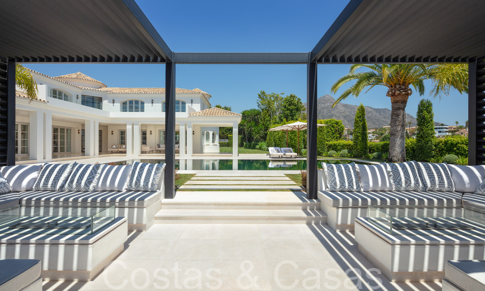 Oogstrelende luxevilla met modern- Mediterrane bouwstijl te koop, eerstelijnsgolf in Nueva Andalucia, Marbella 64521