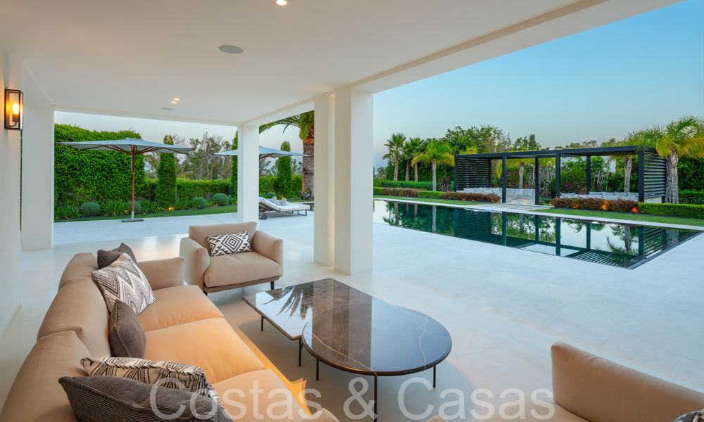 Oogstrelende luxevilla met modern- Mediterrane bouwstijl te koop, eerstelijnsgolf in Nueva Andalucia, Marbella 64522