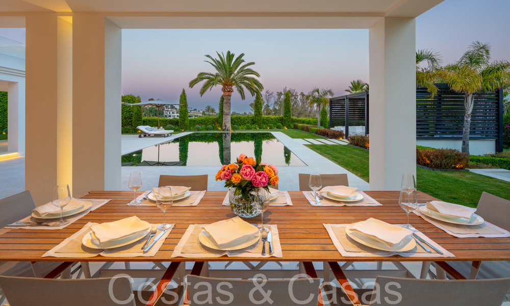 Oogstrelende luxevilla met modern- Mediterrane bouwstijl te koop, eerstelijnsgolf in Nueva Andalucia, Marbella 64524