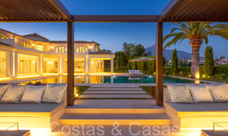 Oogstrelende luxevilla met modern- Mediterrane bouwstijl te koop, eerstelijnsgolf in Nueva Andalucia, Marbella 64526 