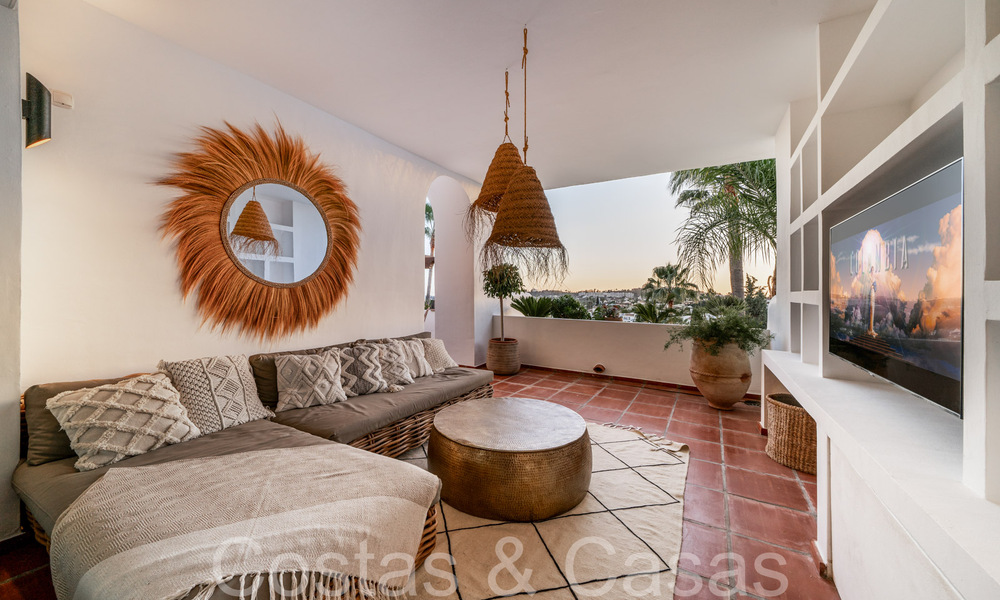 Charmant appartement te koop met panoramisch uitzicht op de vallei en zee in Nueva Andalucia, Marbella 64585