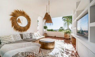 Charmant appartement te koop met panoramisch uitzicht op de vallei en zee in Nueva Andalucia, Marbella 64601 