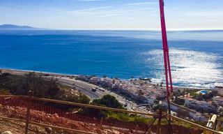 Moderne nieuwbouwvilla in aanbouw, met panoramisch zeezicht te koop in Manilva, Costa del Sol 64620 