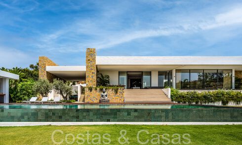 Instapklare, moderne luxevilla te koop, eerstelijnsgolf in het prestigieuze Marbella Club Golf Resort in Benahavis 65364