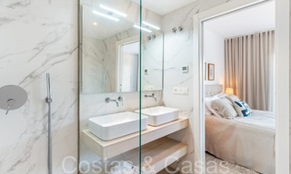 Recent gerenoveerde rijwoning in een gated complex te koop, grenzend aan de golfbaan in Nueva Andalucia, Marbella 65208 